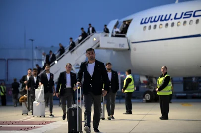 Iran's captain and defender Ehsan Hajsafi and teammates walk on the tarmac on arrival at the Tijuana International Airport in Tijuana, Mexico on June 7, 2026, ahead of the FIFA 2026 World Cup football tournament. (Photo by Guillermo Arias / AFP)<!-- NICAID(16301674) -->