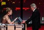 Michael Douglas recebe Palma de Ouro Honorária pelas mãos de Uma Thurman no Festival de Cannes
