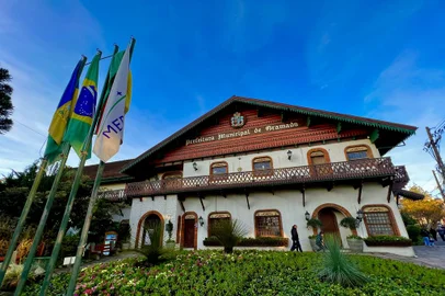 A prefeitura de Gramado abre as inscrições para processo seletivo simplificado. O processo seletivo prevê ocupação de 12 vagas. <!-- NICAID(15684744) -->