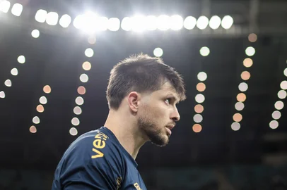 PORTO ALEGRE, RS, BRASIL, 19-11-2025: Grêmio vs Vasco, pelo Campeonato Brasileiro Série A 2025, na Arena. Na foto, o jogador do Grêmio, Tiago Volpi. Foto: Duda Fortes/Agência RBS<!-- NICAID(16171134) -->
