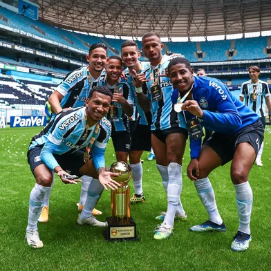 RS - FUTEBOL/RECOPA GAUCHA 2021 /GREMIO X SANTA CRUZ - ESPORTES - Lance da partida entre Gremio e Santa Cruz disputada na manha deste domingo, na Arena do Gremio, valida pela Recopa Gaucha 2021. FOTO: LUCAS UEBEL/GREMIO FBPA<!-- NICAID(14803707) -->