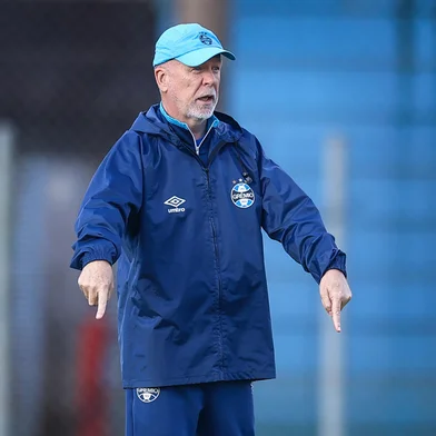 RS - FUTEBOL/ TREINO GREMIO 2025 - ESPORTES - Jogadores do Gremio realizam treino tÃ©cnico durante a tarde desta sexta-feira, no CT Luiz Carvalho, na preparaÃ§Ã£o para a partida valida pelo Campeonato Brasileiro 2025. Na foto, Mano Menezes. FOTO: LUCAS UEBEL/GREMIO FBPA<!-- NICAID(16107990) -->