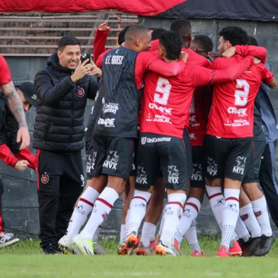 Jogadores do Brasil-Pel celebram vitória sobre o Joinville<!-- NICAID(16055282) -->