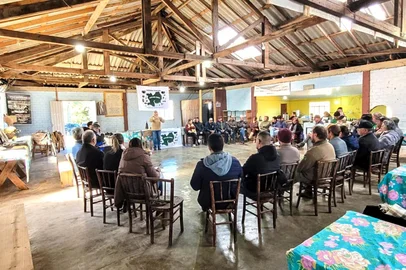 Justiça prevê concluir em 15 dias relatório de visita ao Parque de Aparados da Serra para mediação de conflito envolvendo comunidade tradicional. Encontro coordenado pelo Tribunal Regional Federal da 4ª Região (TRF4) levantou presencialmente as reivindicações do Povo dos Peraus e do Instituto Chico Mendes de Conservação da Biodiversidade (ICMBio). Ações de retirada das famílias estão suspensas durante andamento do processo.<!-- NICAID(16285831) -->