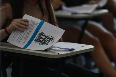 PORTO ALEGRE, RS, BRASIL - 2024.12.01: Vestibular UFRGS, segundo dia . (Foto: Renan Mattos/ Agência RBS)<!-- NICAID(15925999) -->