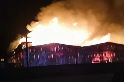 Incêndio atinge serraria na RS-020, em São Francisco de Paula. A empresa afetada é a Mac Garcia.<!-- NICAID(16133271) -->