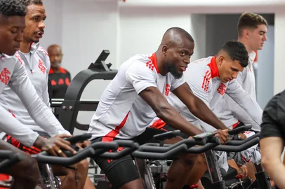 Valencia e elenco colorado em treino<!-- NICAID(16012091) -->