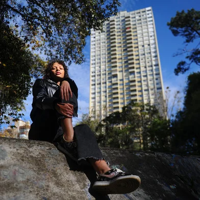 CAXIAS DO SUL, RS, BRASIL, 20/06/2023. Luisa Mariani sempre ajudou a mãe, que faz pipoca e vende em festas e eventos. Desde criança ela sonhava em ser modelo. Atualmente, está agenciada pela agência JOY, de São Paulo. Ainda neste ano deve ir para a Europa para trabalhar. (Bruno Todeschini/Agência RBS)Indexador: BTK<!-- NICAID(15462382) -->