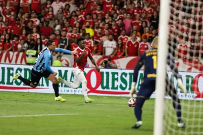 PORTO ALEGRE, RS , BRASIL, 25-01-2026: Internacional x Grêmio, clássico GRE-NAL número 449, válido pela quinta rodada do Gauchão 2026, realizado no estádio Beira-Rio. Foto: Renan Mattos/Agência RBS<!-- NICAID(16211471) -->