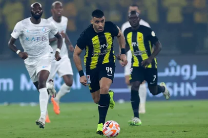 Ittihad's Moroccan forward #99 Abderrazak Hamdallah runs with the ball during the Saudi Pro League football match between Al-Ittihad and Al-Nassr at King Abdullah Sports City Stadium in Jeddah on December 26, 2023. (Photo by AFP)Editoria: SPOLocal: JeddahIndexador: -Secao: soccerFonte: AFPFotógrafo: STR<!-- NICAID(15732527) -->