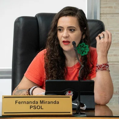 Comissão de Ética aprova afastamento de vereadora flagrada com maconha em PelotasFernanda Miranda (PSOL) foi abordada com dois cigarros durante evento de carnaval