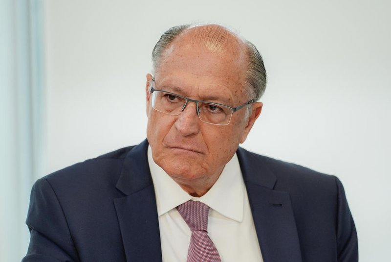 BrasÃ­lia (DF), 14/03/2024, - O vice presidente Geraldo Alckmin, durante reuniÃ£o com vÃ¡rios executivos do setor automotivo e de biocombustÃ­veis, no PalÃ¡cio do Planalto. Foto: Rafa Neddermeyer/AgÃªncia Brasil<!-- NICAID(15721833) -->