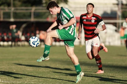 Flamengo x Juventude pelo Brasileirão Sub-20. Na foto, o lateral-esquerdo Gabriel Borges.<!-- NICAID(16042680) -->