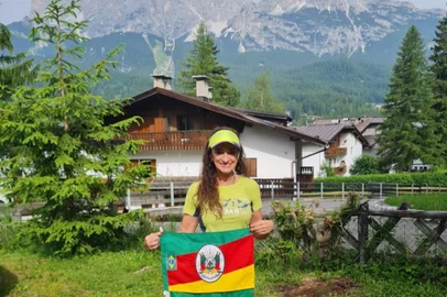 A caxiense Leonice Maria Cecconello já é acostumada a superar grandes desafios. Nas últimas duas décadas, no Brasil e no Exterior, participou de mais de 200 provas incluindo corridas de aventura, trail e, mais recentemente, as ultramaratonas. E neste sábado, dia 22, ela inicia mais uma jogada especial.Na Lavaredo Ultra Trail, disputada na Itália, Leonice celebra os 20 anos como atleta, em uma missão que tem um valor simbólico.<!-- NICAID(15463971) -->