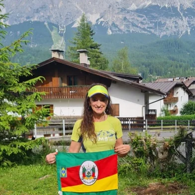 A caxiense Leonice Maria Cecconello já é acostumada a superar grandes desafios. Nas últimas duas décadas, no Brasil e no Exterior, participou de mais de 200 provas incluindo corridas de aventura, trail e, mais recentemente, as ultramaratonas. E neste sábado, dia 22, ela inicia mais uma jogada especial.Na Lavaredo Ultra Trail, disputada na Itália, Leonice celebra os 20 anos como atleta, em uma missão que tem um valor simbólico.<!-- NICAID(15463971) -->