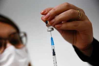 Porto Alegre, RS, Brasil, 03/10/2022 - Retomada a aplicação de vacinas contra covid 19 em crianças de três a quatro anos. - Foto: Jonathan Heckler/Agência RBS<!-- NICAID(15224859) -->