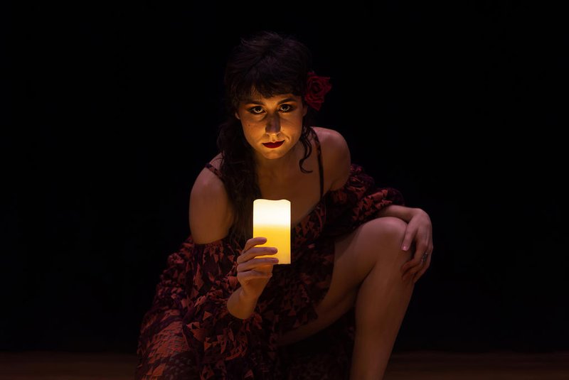 Camila Umpiérrez como Carmen, ópera da CORS.<!-- NICAID(15708958) -->