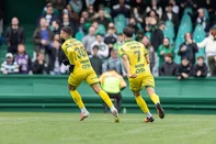 PR - BRASILEIRO A 2026, CORITIBA X MIRASSOL - ESPORTES - PR - CURITIBA - 06/09/2026 - BRASILEIRO A 2026, CORITIBA X MIRASSOL - Bruno Santos jogador do Mirassol comemora seu gol durante partida contra o Coritiba no estádio Couto Pereira pelo campeonato Brasileiro A 2026. 06/09/2026 - Foto: PAULO DE TARSO/AGIF - AGÊNCIA DE FOTOGRAFIA/AGIF - AGÊNCIA DE FOTOGRAFIA/ESTADÃO CONTEÚDO<!-- NICAID(16360335) -->
