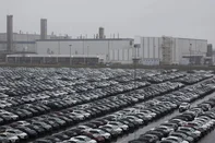 GRAVATAÍ, RS, BRASIL, 18-07-2025: Veículos Chevrolet novos no pátio da fábrica da General Motors, às margens da Freeway, em Gravataí. Com impacto econômico para a região da planta e o Estado, a GM completa 25 anos no Rio Grande do Sul. Foto: Mateus Bruxel/Agência RBSIndexador: MATEUS BRUXEL<!-- NICAID(16083310) -->