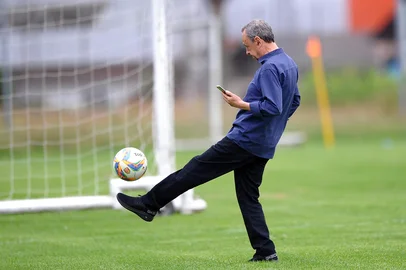 CAXIAS DO SUL, RS, BRASIL, 02/12/2024. Treino do Caxias no CT Baixada Rubra Vanderlei Bersaghi. A SER Caxias está se preparando para a temporada 2025. Na foto, José Caetano Setti, vice-presidente de futebol. (Porthus Junior/Agência RBS)Indexador: BTK                             <!-- NICAID(15926990) -->