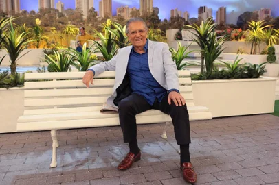 Carlos Alberto de Nóbrega, conhecido no Brasil inteiro por comandar o humorístico A Praça é Nossa, completou 80 anos em 2016<!-- NICAID(12348518) -->