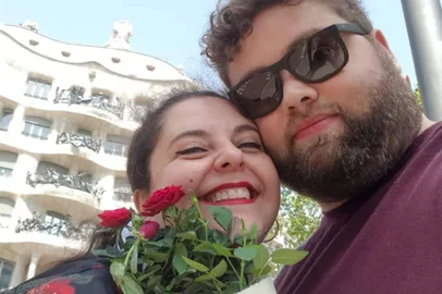 Thaís Medina, 43, e Pedro Borda, 29, estão juntos desde 2017. Pauta de comportamento para revista Donna sobre mulheres mais velhas se relacionando com homens mais novos. Os desafios e as riquezas da relação. <!-- NICAID(15011891) -->