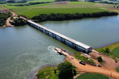Construção da ponte entre Ronda Alta e Campinas do Sul<!-- NICAID(16069169) -->