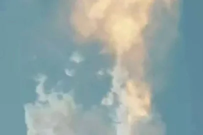 Foguete da Space X explode após lançamento