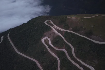 Trecho da BR-285 entre São José dos Ausentes e Timbé do Sul revela paisagens impressionantes. Foto de drone<!-- NICAID(16274077) -->