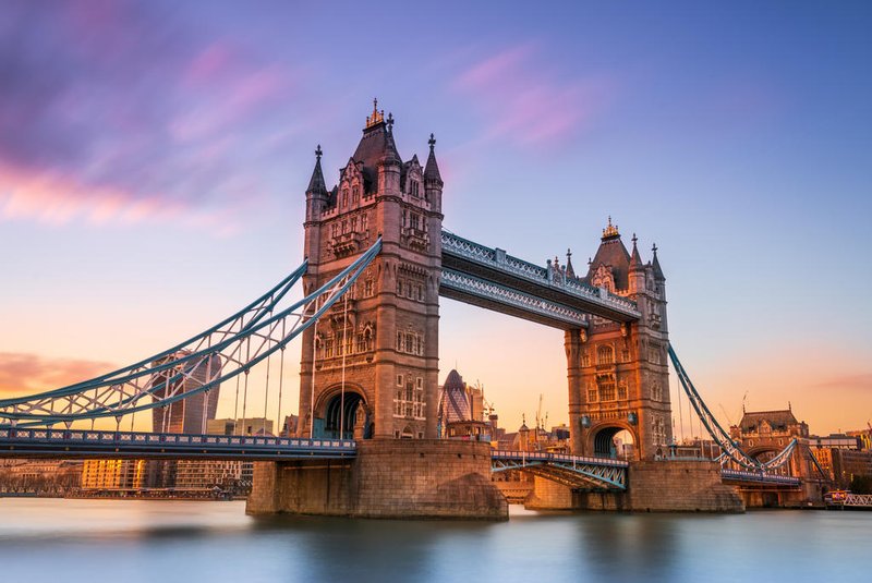Tower bridge in london at sunset London UK MarchIndexador: dario amadeFonte: 257755130<!-- NICAID(15744951) -->