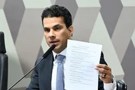 CCJ do Senado aprova PEC que prevê aposentadoria integral para profissionais de saúde e endemias <!-- NICAID(16303613) -->