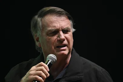 Former Brazilian President Jair Bolsonaro speaks during the first edition of the Liberal Party's Communication Seminar in Brasilia on February 20, 2025. Brazil's far-right former president Jair Bolsonaro on February 19 said he was the victim of an "authoritarian regime" concocting accusations against him, after he was charged with orchestrating a coup bid. Bolsonaro, 69, now faces a possible high-profile trial ahead of 2026 elections, in which he hopes to make a triumphant comeback, much like his hero and ally US President Donald Trump. (Photo by Evaristo SA / AFP)Editoria: POLLocal: BrasíliaIndexador: EVARISTO SASecao: parties and movementsFonte: AFPFotógrafo: STF<!-- NICAID(15980630) -->
