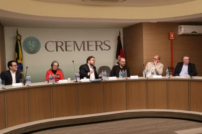 Reunião no Cremers sobre a maternidade do Hospital Mãe de Deus<!-- NICAID(15830291) -->