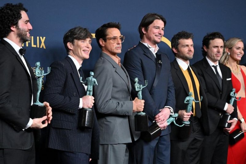 (L-R) Benny Safdie, Cillian Murphy, Robert Downey Jr., Josh Hartnett, Alden Ehrenreich, Casey Affleck, Emily Blunt and Kenneth Branagh, winner of the Outstanding Performance by a Cast in a Motion Picture award for 'Oppenheimer' pose in the press room during the 30th Annual Screen Actors Guild Awards at the Shrine Auditorium in Los Angeles, February 24, 2024. (Photo by Robyn BECK / AFP)<!-- NICAID(15689044) -->