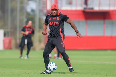 Roger Machado em treino do Inter<!-- NICAID(16024755) -->