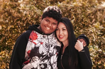 Para matéria de Dia das Mães, Vanessa com seu filho adotivo Victor<!-- NICAID(15759732) -->