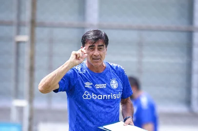 RS - FUTEBOL/ PRE-TEMPORADA GREMIO 2025 - ESPORTES - Jogadores do Gremio realizam treino tÃ©cnico durante esta quarta-feira, no CT Presidente Luiz Carvalho, na Pre-Temporada 2025. Na foto, Gustavo Quinteros. FOTO: LUCAS UEBEL/GREMIO FBPA<!-- NICAID(15955412) -->