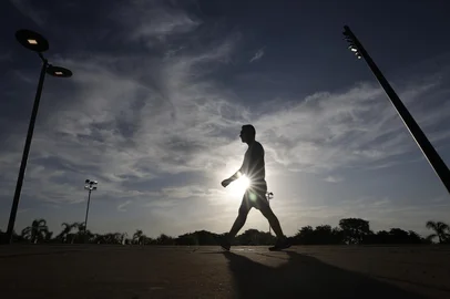 PORTO ALEGRE, RS, BRASIL - 2025.03.06 - Últimos dias de calor em Porto Alegre antes da chegada de uma frente fria que deve baixar a temperatura. (Foto: André Ávila/ Agência RBS)<!-- NICAID(15990262) -->