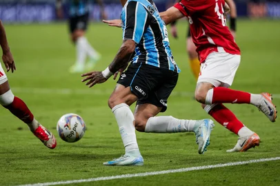 PORTO ALEGRE, RS, BRASIL, 08/03/2025- Gre-Nal 445: Grêmio e Inter se enfrentam pelo jogo de ida da final do Gauchão na Arena. Foto: Renan Mattos / Agencia RBS<!-- NICAID(15991532) -->