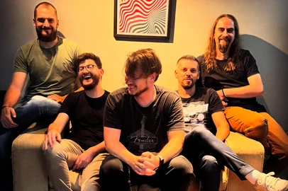 Os Oitavos estão de volta! Depois de 9 anos, a banda caxiense de indie rock faz seu primeiro show de retorno aos palcos com nova formação.Da esquerda para direita:Davi Geiger - guitarraMatheus Corradi - teclasJohnny Haeuser - vozRicardo Dini - bateriaMarcos Reis - baixo<!-- NICAID(16074798) -->