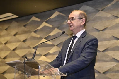 BRASÍLIA, BRASIL, 19/02/2024 _ Conselheiro Cezar Miola, do Tribunal de Contas do Estado do Rio Grande do Sul (TCE-RS), encerra em evento em Brasília os dois anos de mandato como presidente da Associação dos Membros dos Tribunais de Contas do Brasil (Atricon).<!-- NICAID(15689176) -->
