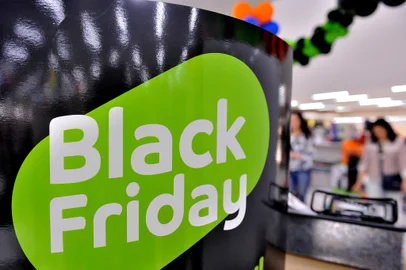CAXIAS DO SUL, RS, BRASIL, 25/11/2022. Black Friday nas lojas de Caxias Do Sul. (Neimar De Cesero/Agência RBS)<!-- NICAID(15276983) -->