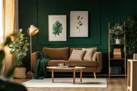 A stylish living room with dark green walls, a white wooden floor, a brown sofa, a lamp, and a coffee table.Fonte: 1026750911<!-- NICAID(15999677) -->