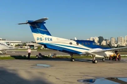 O advogado gaúcho Márcio Carpena comprou há cerca de 40 dias, em parceria com o amigo e também advogado Felipe Russowsky, o avião que caiu hoje minutos após a decolagem, em São Paulo.Ele postou nas redes sociais fotos da primeira viagem, no dia 26 de dezembro de 2024. O destino foi o Uruguai, em uma viagem familiar de fim de ano. Na legenda, comemorava o “registro do primeiro voo no PS-FEM".<!-- NICAID(15971187) -->