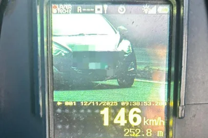 Comando Rodoviário da Brigada Militar / Divulgação Motorista é multado após ser flagrado dirigindo a quase 150 km/h na RS-453, em Caxias.<!-- NICAID(16165830) -->
