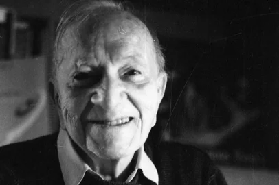 Poeta Mario Quintana, em 1989.-CRÉDITO: Dulce Helfer, Agência RBS, 18/07/1989.-#ENVELOPE: 81721<!-- NICAID(13857512) -->