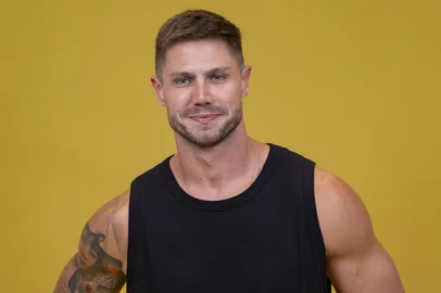 Nascido em Lajeado, Rio Grande do Sul, Jonas Sulzbach foi o terceiro colocado do ‘BBB 12’.  Eliminado no último paredão da 12ª edição, o empresário, de 39 anos, é hoje conhecido pelo estilo de vida fitness que compartilha nas redes sociais.<!-- NICAID(16203010) -->