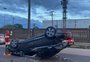 Carro capota e causa congestionamento na chegada a Porto Alegre