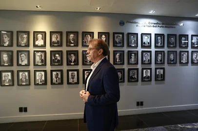 Porto Alegre, RS, Brasil — Em sua primeira entrevista exclusiva como presidente do Grêmio, Odorico Roman fala abertamente sobre a situação do clube em 2025, os desafios enfrentados dentro e fora de campo e projeta os rumos da gestão para 2026, em um momento decisivo para o futuro tricolor.Indexador: jeff botega<!-- NICAID(16195561) -->