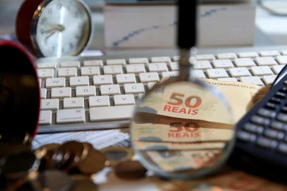 CAXIAS DO SUL, RS, BRASIL, 10/05/2021 - Por mais uma reunião consecutiva, o Copom (Comitê de Política Monetária) do Banco Central elevou a taxa básica de juros Selic em 0,75 ponto percentual, que agora passa a ser de 3,50% ao ano. Com isso, a poupança, ainda uma das aplicações mais popoulares entre os brasileiros, passa a render um pouco mais. Mas será que é o suficiente para o investimento na caderneta valer a pena? (Marcelo Casagrande/Agência RBS)<!-- NICAID(14778956) -->
